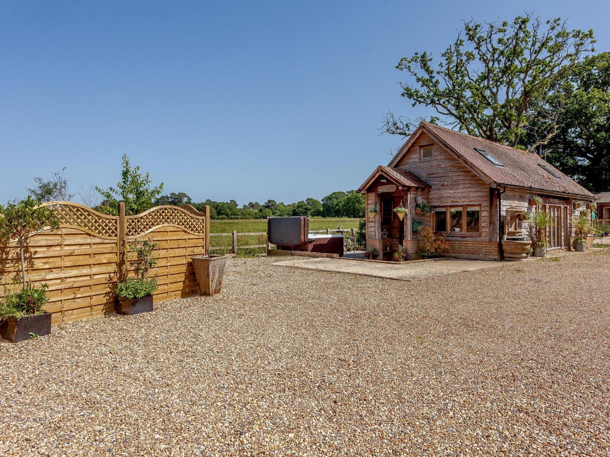 The Barn Villa Coldwaltham Bagian luar foto