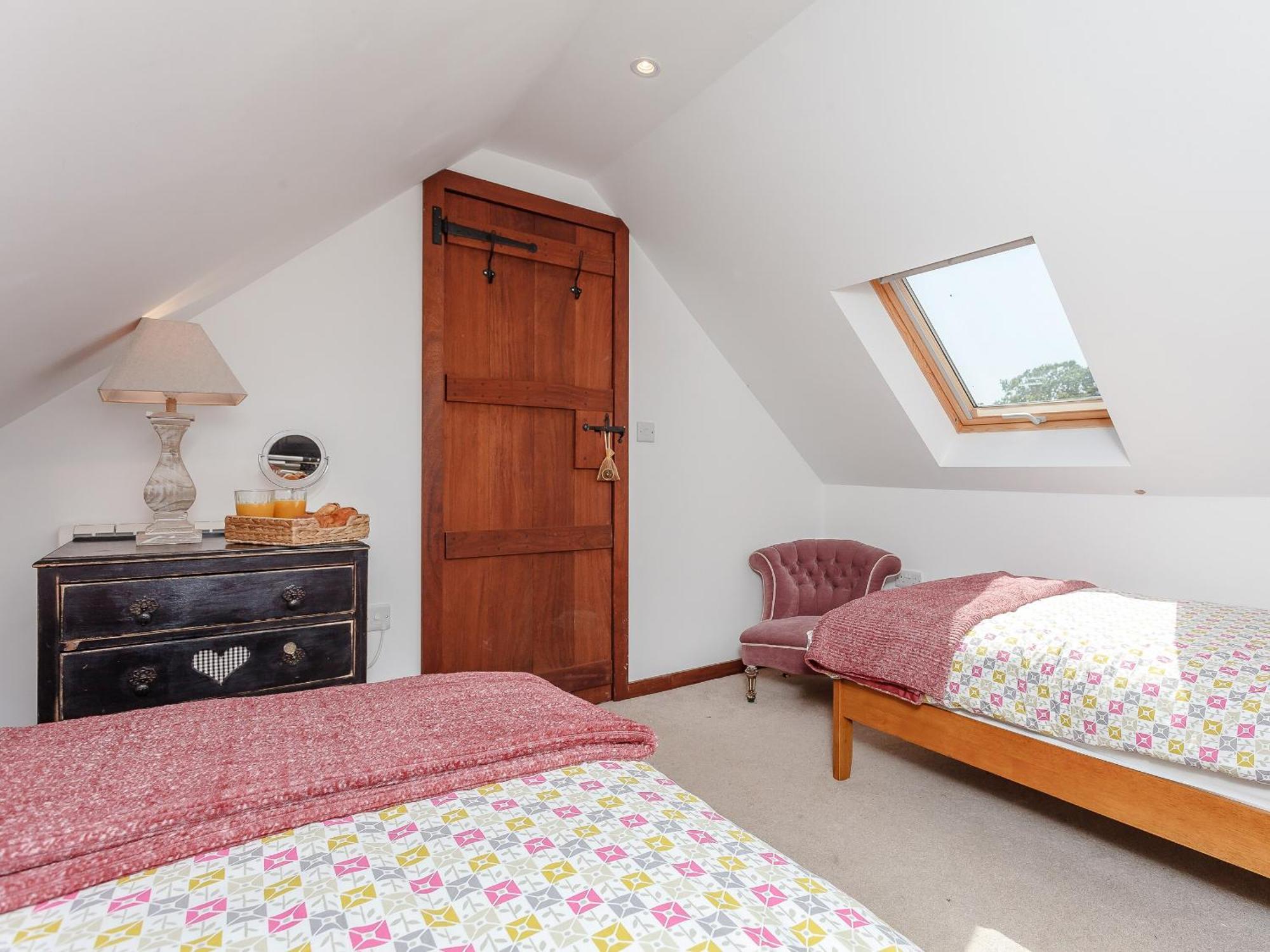 The Barn Villa Coldwaltham Bagian luar foto