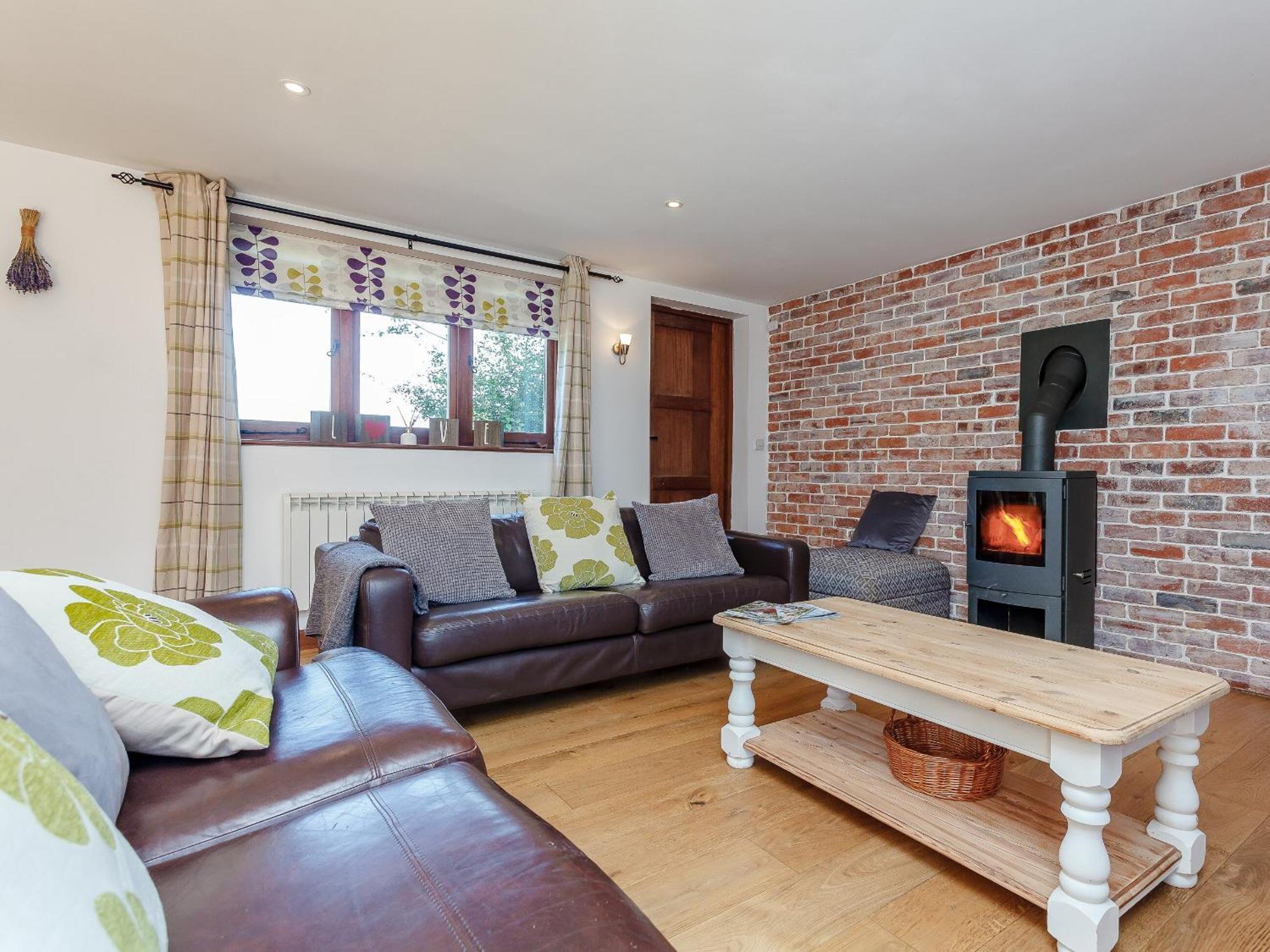 The Barn Villa Coldwaltham Bagian luar foto