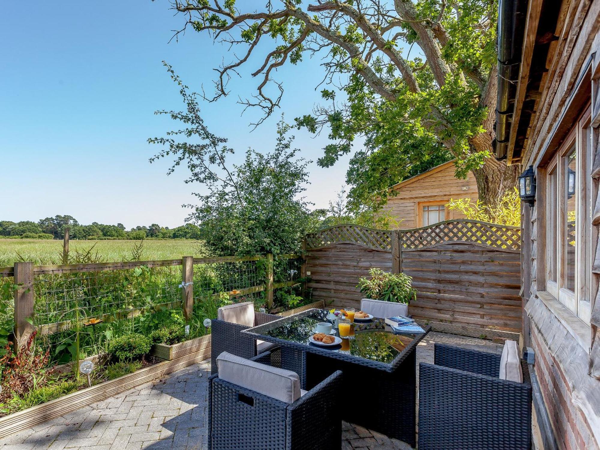 The Barn Villa Coldwaltham Bagian luar foto