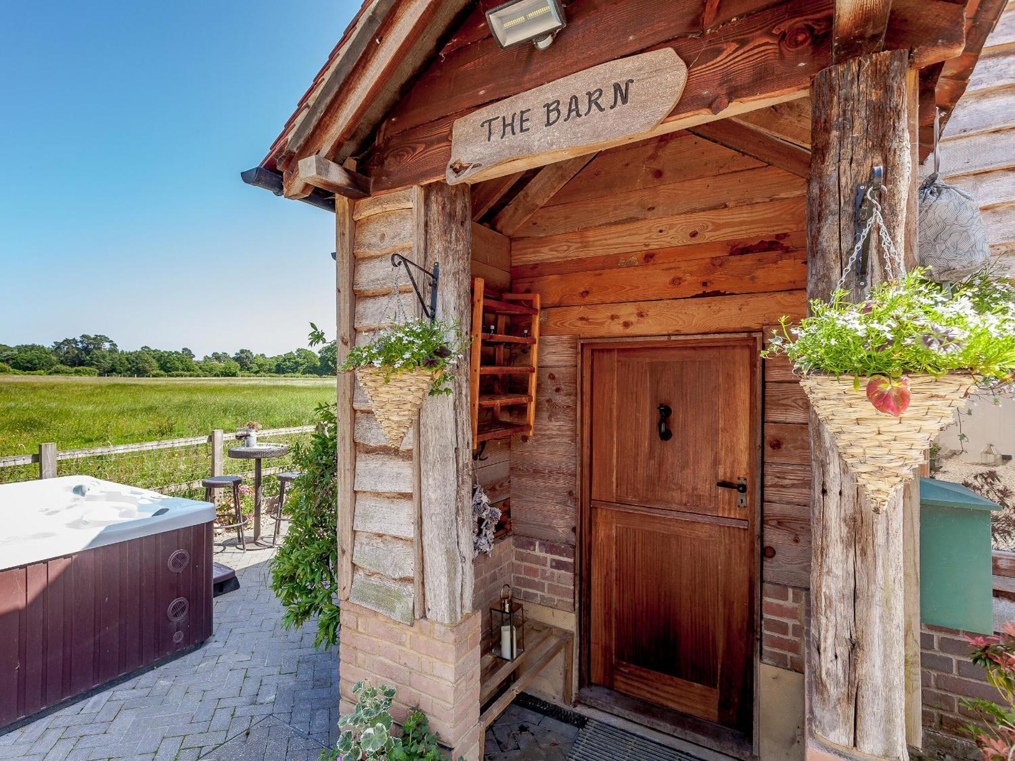 The Barn Villa Coldwaltham Bagian luar foto